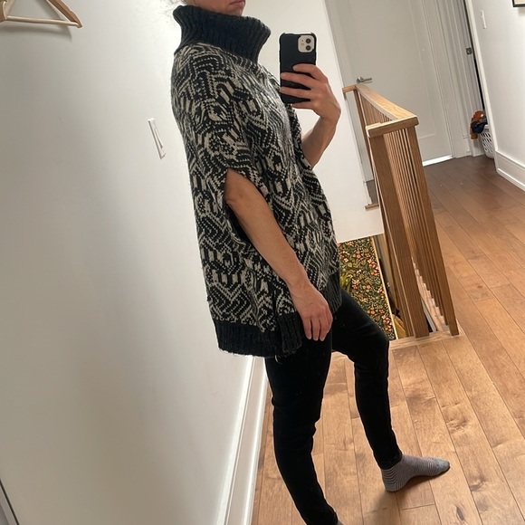 Steve Madden geometric poncho vest turtle neck black white knit OS - Picture 12 of 13